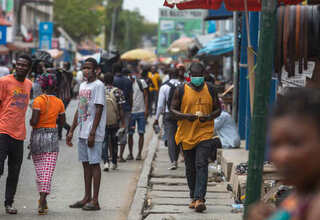 Percepat Inokulasi Covid, Ghana Dirikan 6.000 Pusat Vaksinasi