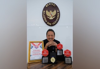 Menteri Trenggono Raih Penghargaan Top Leader on Digital Implementation 2021