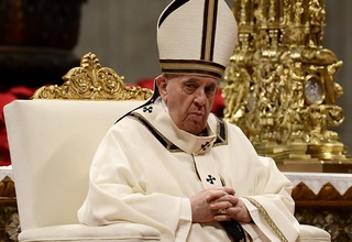 Paus Fransiskus: Buang Sampah Plastik di Saluran Air Adalah Kejahatan