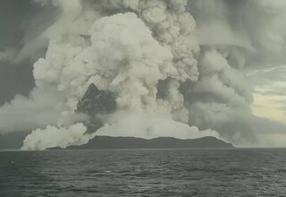 Seluruh Pulau Berguncang, Letusan Gunung Tonga seperti Bom Atom