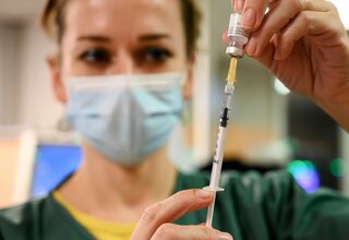 Otoritas Eropa Desak Produsen Vaksin Tidak Hanya Fokus pada Omicron