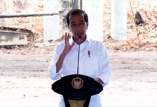 Jokowi Berikan Bantuan Rp 1,2 Juta kepada Pedagang di Pasar Baru Tanjung Enim