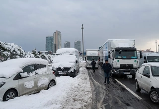 Akibat Hujan Salju Lebat, Istanbul Larang Kendaraan Pribadi