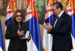 Promosikan Serbia di Film, Johhny Depp Dapat Medali Kenegaraan