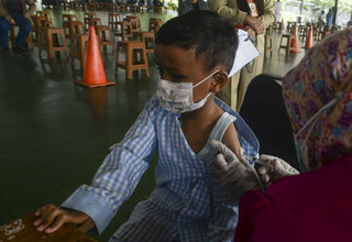 Kemenkes Dorong Lansia dan Kelompok Rentan Segera Vaksinasi