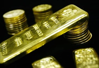 Kemilau Emas Kembali Bersinar karena Pelemahan Dolar
