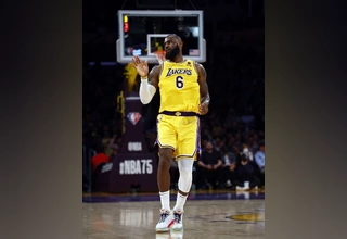 LeBron James Mengamuk Cetak 56 Poin, Lakers Tumbangkan Warriors