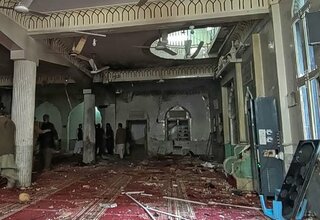 Korban Tewas Bom ISIS di Masjid Pakistan Bertambah