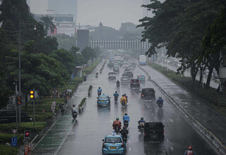 Senin Sore, Jaksel dan Jaktim Diguyur Hujan Disertai Angin Kencang