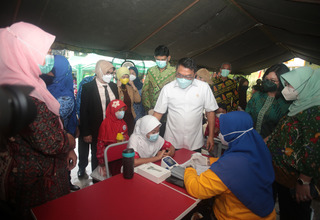 Moeldoko Pantau Percepatan Vaksinasi Anak Usia 6-11 Tahun di Bekasi