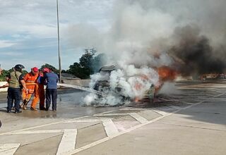 Mobil yang Terbakar di Tol Jagorawi Diduga Alami Korsleting Listrik