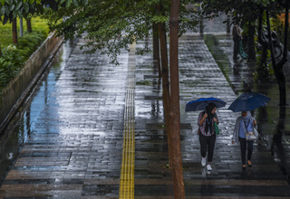 Bogor Berpotensi Hujan Disertai Petir dan Angin Kencang