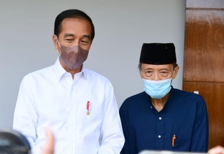 Jokowi Jenguk Buya Syafii di Sleman
