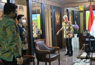 Gibran dan Bobby Mampir ke Kantor Ganjar Pranowo di Semarang