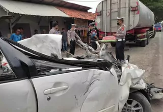 Kecelakaan Avanza Tabrak Truk di Pantura Cirebon, 6 Tewas