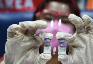 Duterte Perintahkan Militer Distribusikan Vaksin Covid-19