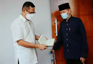 Eka Hospital Bersama Buya Syafii Maarif Wakafkan Ribuan Alquran