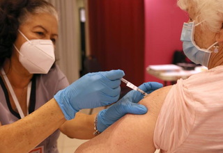 Warga AS Usia 60 Tahun Lebih Harus Dapat Vaksin Booster Kedua