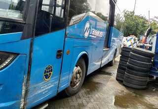 Sopir Serangan Jantung, Bus Transjakarta Tabrak 3 Mobil di Tol Cililitan