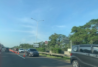 Tol Jagorawi ke Arah Jakarta Macet Panjang Senin Pagi