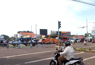 Padat, Polisi Tutup Persimpangan di Jalur Pantura Cirebon