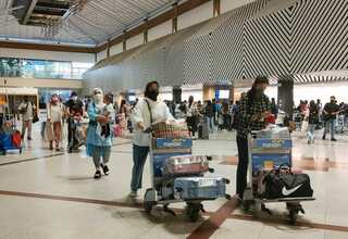 Penumpang Mudik di Bandara Juanda Jatim Meningkat Signifikan