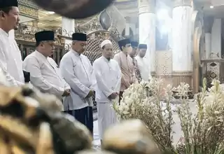 Presiden PKS Ziarah ke Makam Kiai Kholil Bangkalan