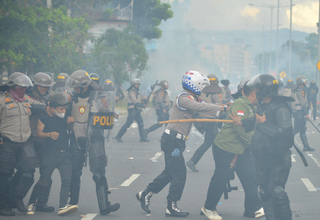 Polisi Pulangkan 26 Mahasiswa Penerobos Barikade Saat Demo