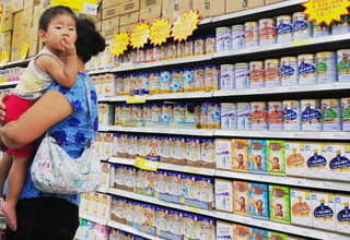 AS Sedang Kekurangan Susu Formula Bayi