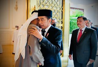 Kunjungi Abu Dhabi, Jokowi Sampaikan Dukacita atas Wafatnya Sheikh Khalifa