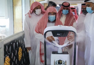 Ada Robot Pemandu dan Disinfeksi di Masjidil Haram, Mekah