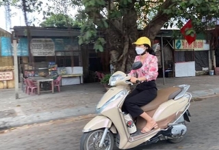 Takut Setir Mobil, Perempuan Hanoi Lebih Suka Naik Roda Dua