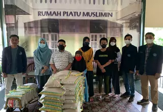 Hikmahbudhi Salurkan 8 Ton Beras ke Panti Asuhan di Jakarta