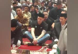 Mesut Ozil Laksanakan Ibadah Salat Jumat di Masjid Istiqlal