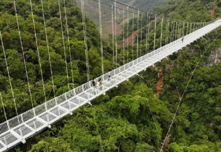 Jembatan Kaca Vietnam Pecahkan Rekor Guinness Worlds