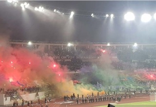 Arema FC Kembali Didenda Akibat Suporter Nyalakan Flare