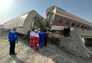 Kereta Tergelincir di Iran, Korban Tewas Bertambah Jadi 17