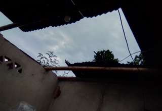 9 Rumah Rusak Diterjang Angin Puting Beliung di Lombok Barat