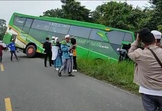 Bus Rombongan Jemaah Calon Haji Alami Kecelakaan di Jambi