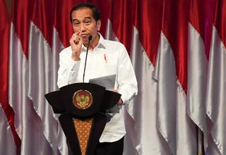 Jokowi: Tingkatkan Vaksinasi Booster dan Protokol Kesehatan