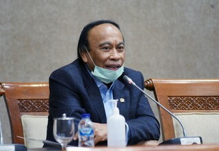 Wakil Ketua Banggar DPR Muhidin Said Ambruk di Rapat Paripurna DPR
