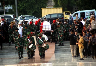 Sejumlah Menteri Kabinet Indonesia Maju Hadiri Pemakaman Tjahjo Kumolo