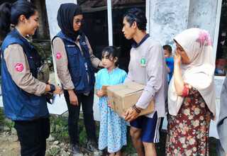 JQR Beri Santunan kepada Keluarga Korban Longsor di Bogor