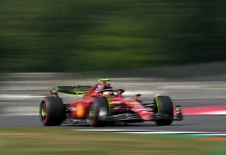Carlos Sainz Jr Tercepat di Latihan Pembukaan GP Belgia