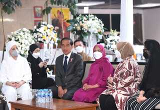 Tiba dari UEA, Jokowi Langsung Takziah ke Kediaman Tjahjo Kumolo