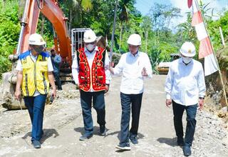 Jokowi: Infrastruktur Jalan Nasional di Nias Rampung Tahun Depan