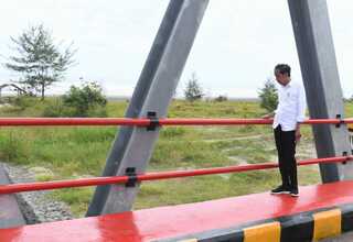 Jokowi Tinjau Jembatan Idano Sibolou di Nias Barat