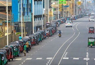 Profesional di Sri Lanka Tinggalkan Mobil, Beralih ke Sepeda