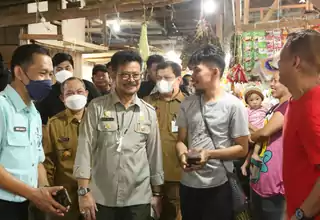 Mentan Sidak Stok dan Harga Pangan di Pasar Kota Makassar