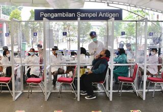 Stasiun Gambir dan Pasarsenen Jakarta Pusat Layani Tes PCR